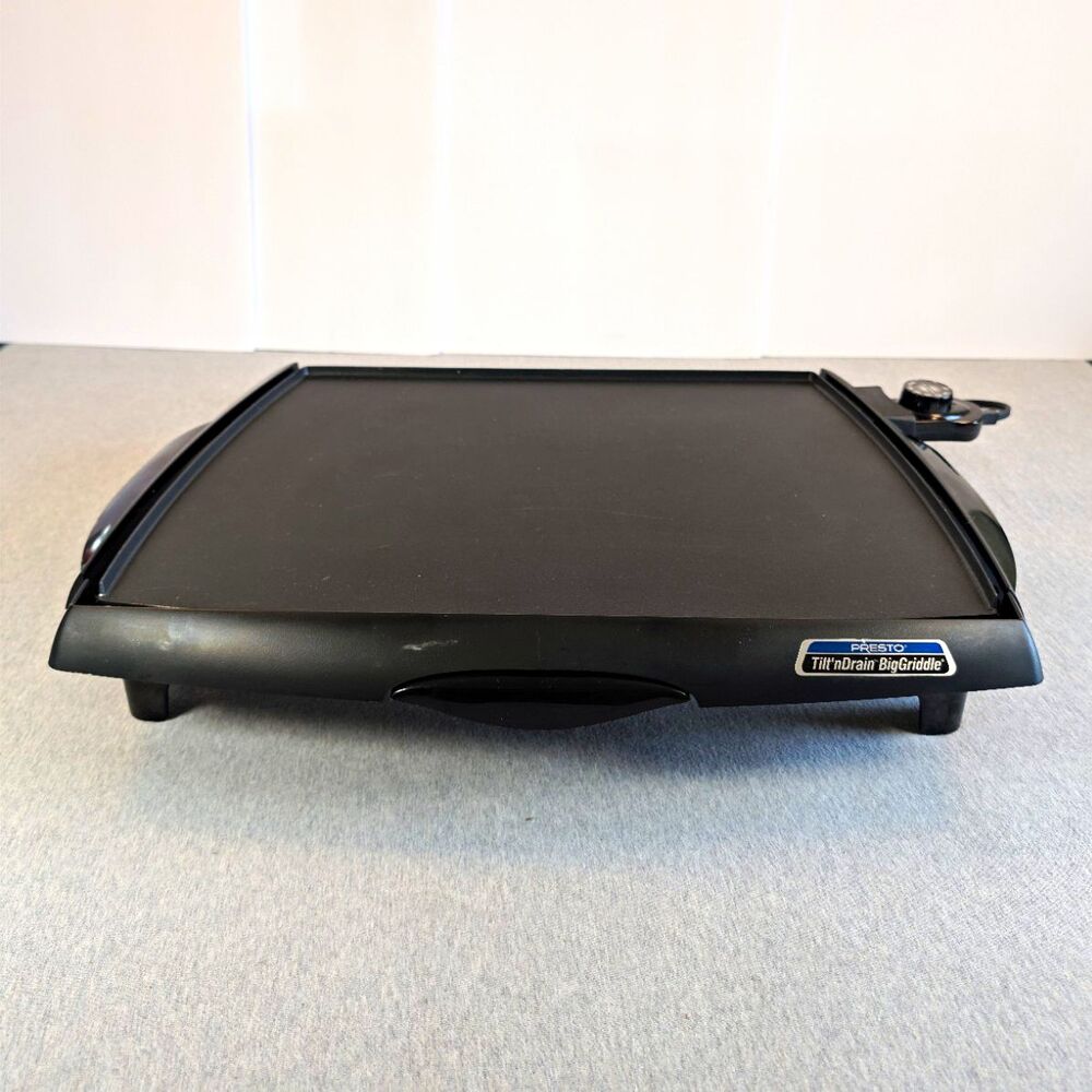 Presto Tilt'nDrain BigGriddle 1500W Adjustable Temp Electric Griddle Black 07046